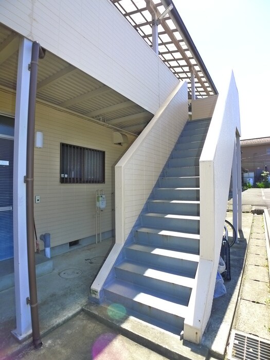 物件外観写真4　(エントランス部分)