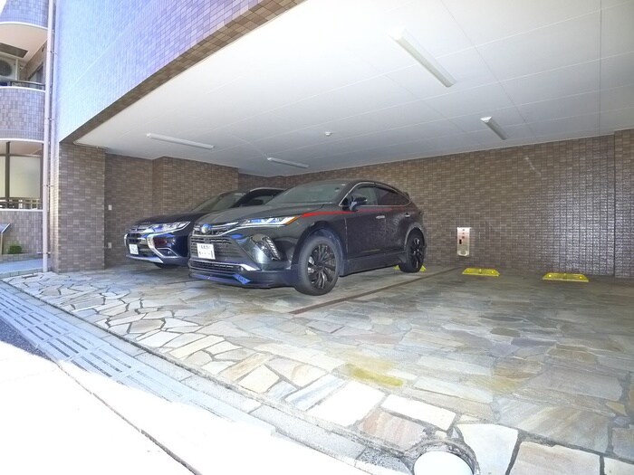 物件外観写真4　(駐車場)