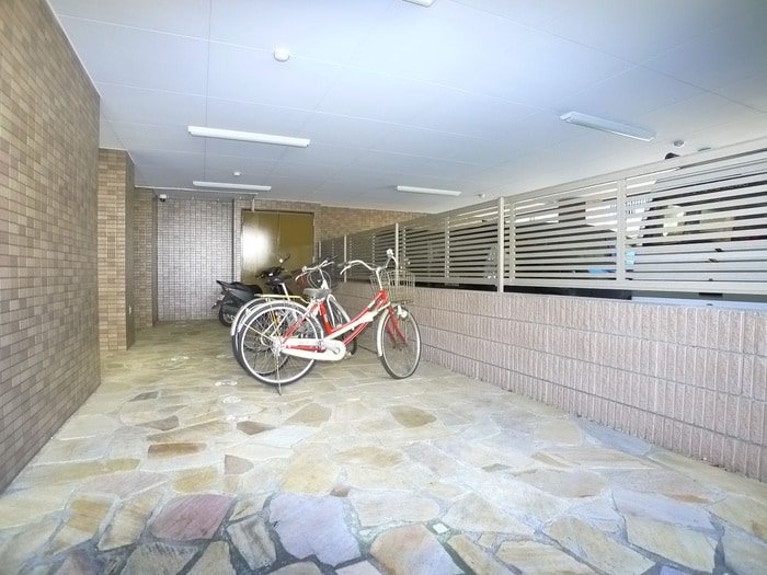 物件外観写真5　(駐輪場)