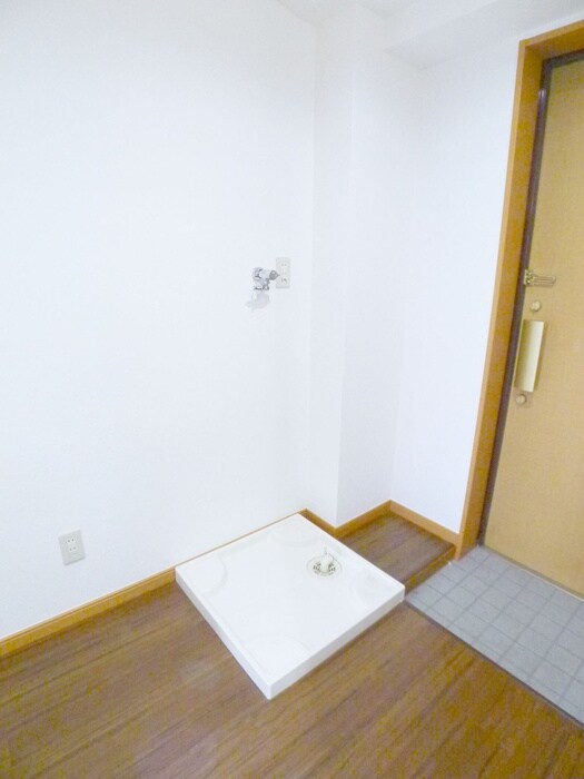 物件内観写真14　(洗濯機置場)