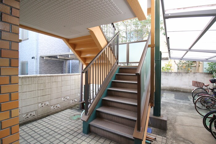 物件外観写真5　(エントランス部分)