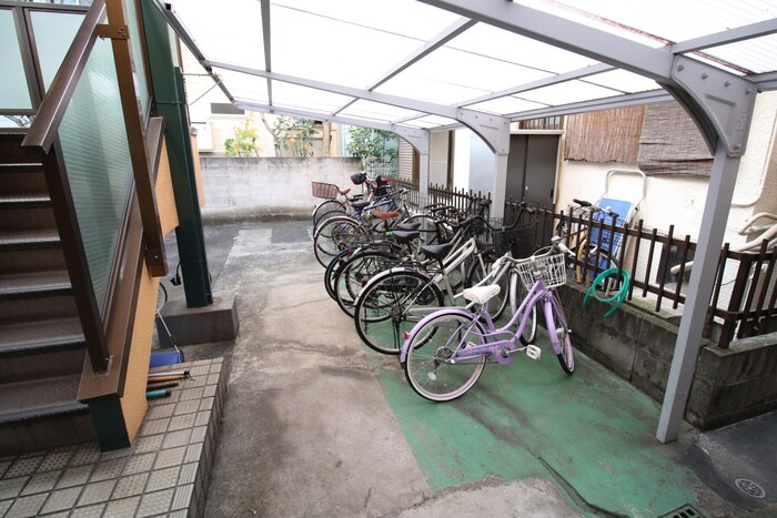 物件外観写真6　(駐輪場)