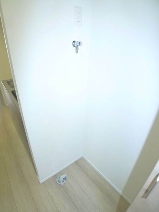 物件内観写真15　(洗濯機置場)