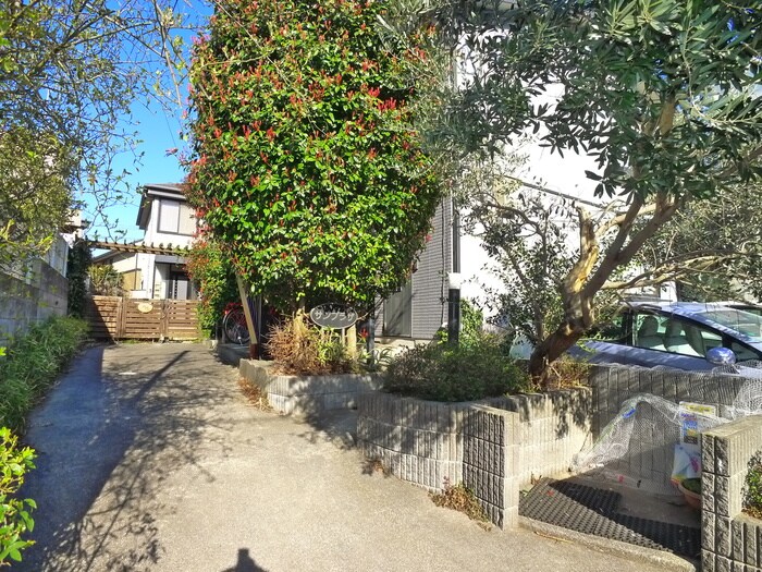 物件外観写真2　(エントランス部分)