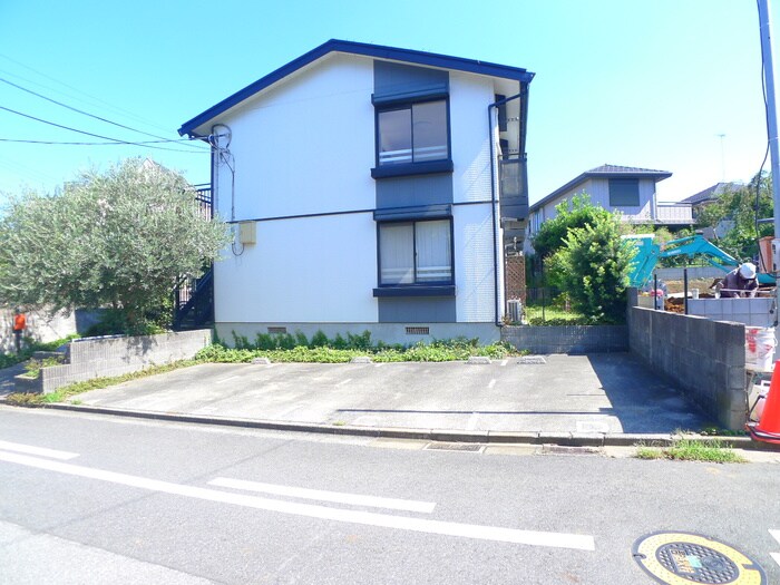 物件外観写真3　(駐車場)