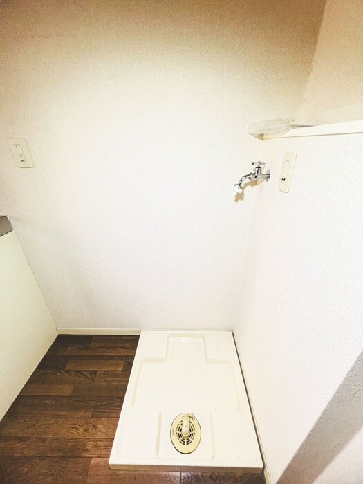 物件内観写真14　(洗濯機置場)