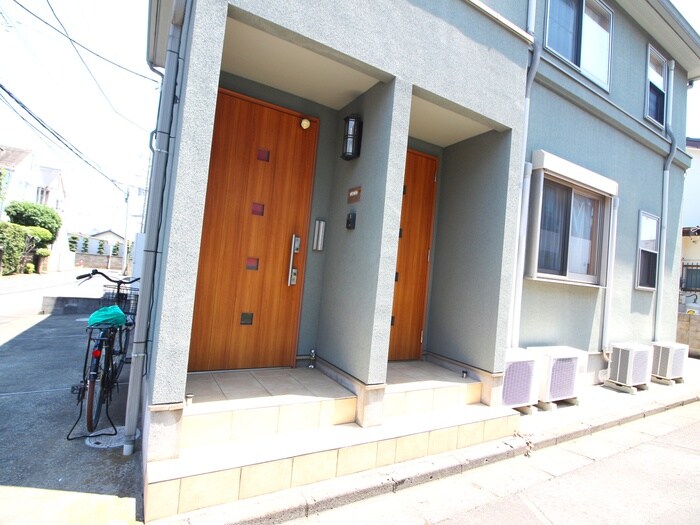 物件外観写真2　(エントランス部分)