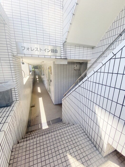 物件外観写真5　(エントランス部分)