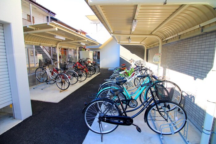 物件外観写真4　(駐輪場)
