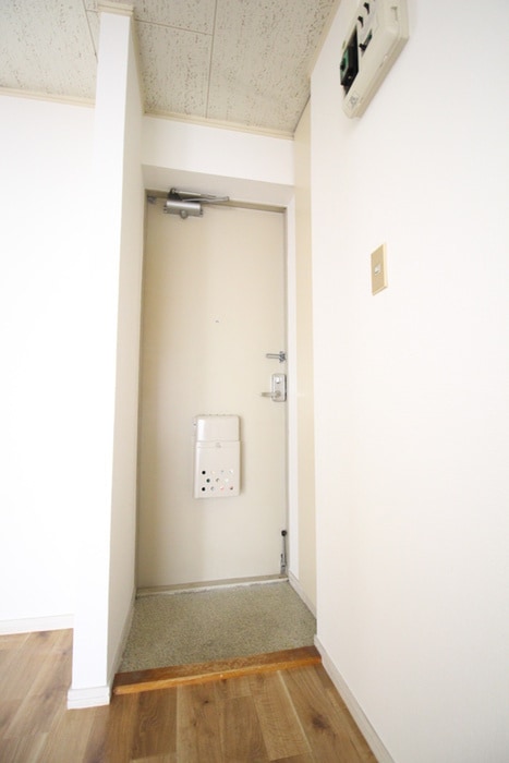 物件内観写真7　(玄関)
