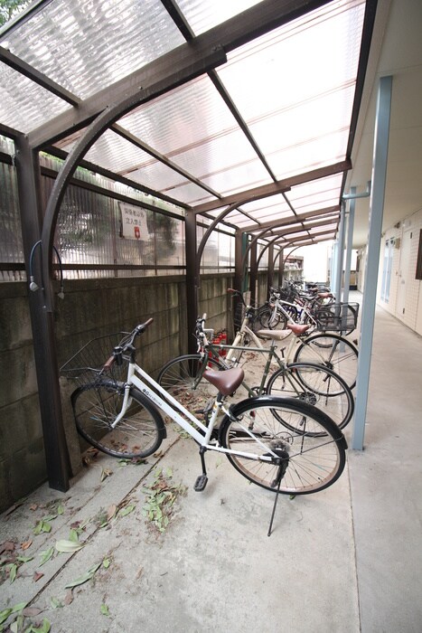 物件外観写真3　(駐輪場)