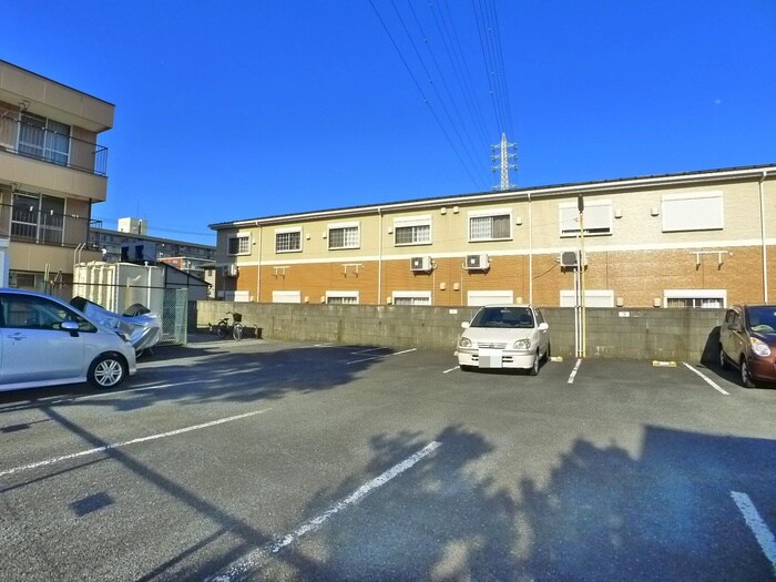 物件外観写真4　(駐車場)