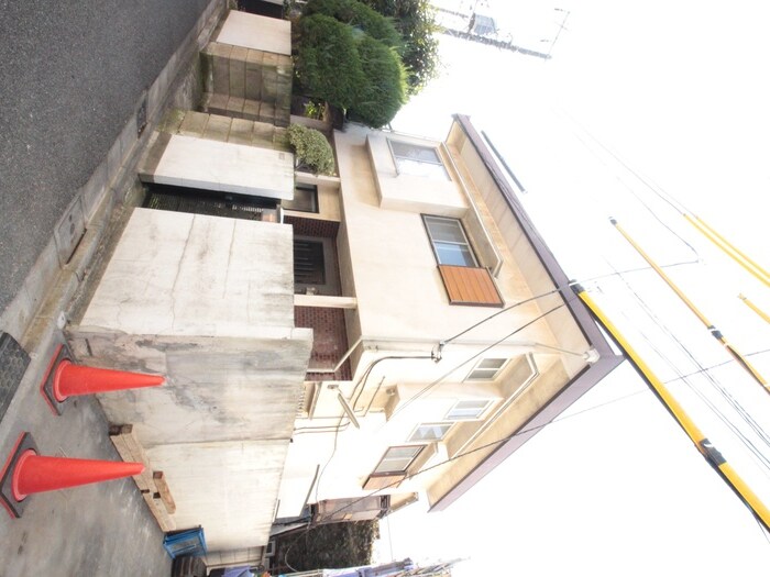 物件外観写真4　(エントランス部分)