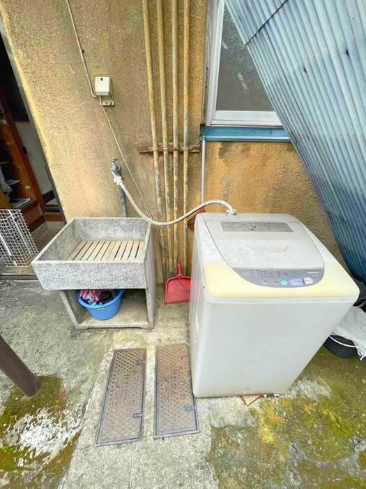 物件内観写真13　(洗濯機置場)
