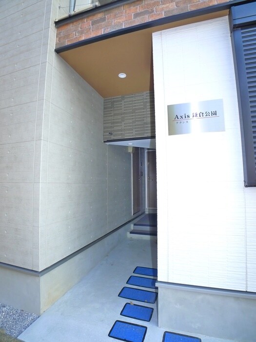 物件外観写真3　(エントランス部分)