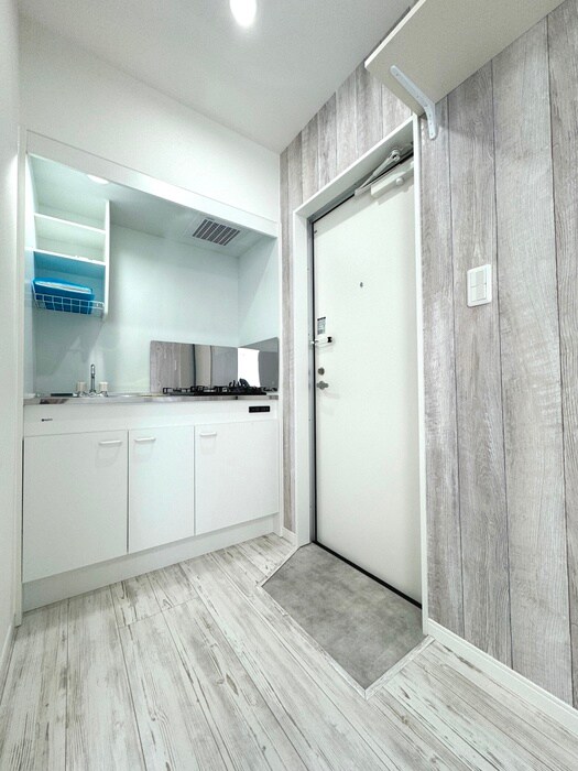 物件内観写真16　(玄関)