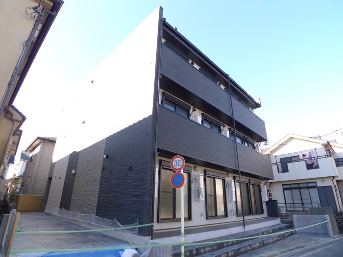 物件外観写真2　(エントランス部分)