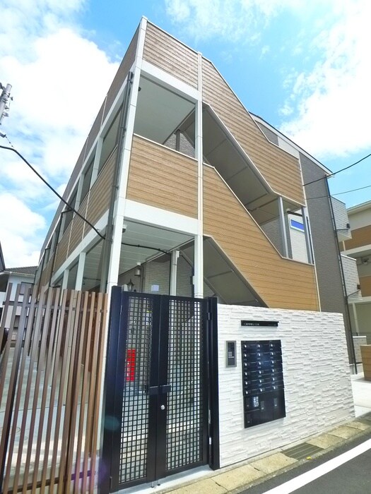 物件外観写真2　(エントランス部分)