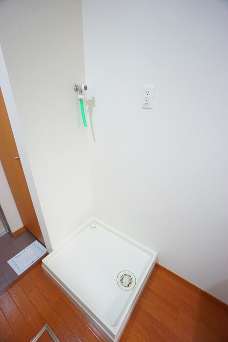 物件内観写真16　(洗濯機置場)