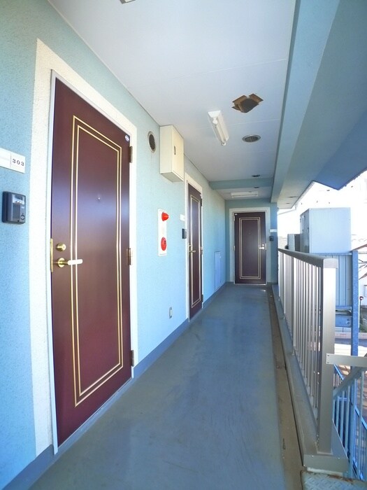 物件外観写真2　(エントランス部分)