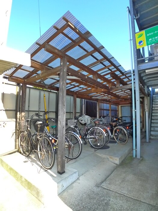 物件外観写真3　(駐輪場)