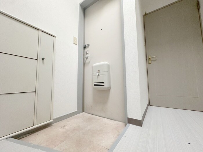 物件内観写真16　(玄関)
