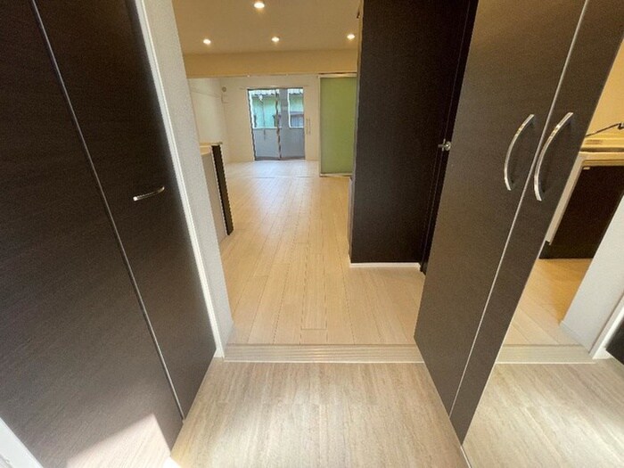 物件内観写真8　(玄関)