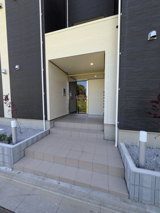 物件外観写真4　(エントランス部分)