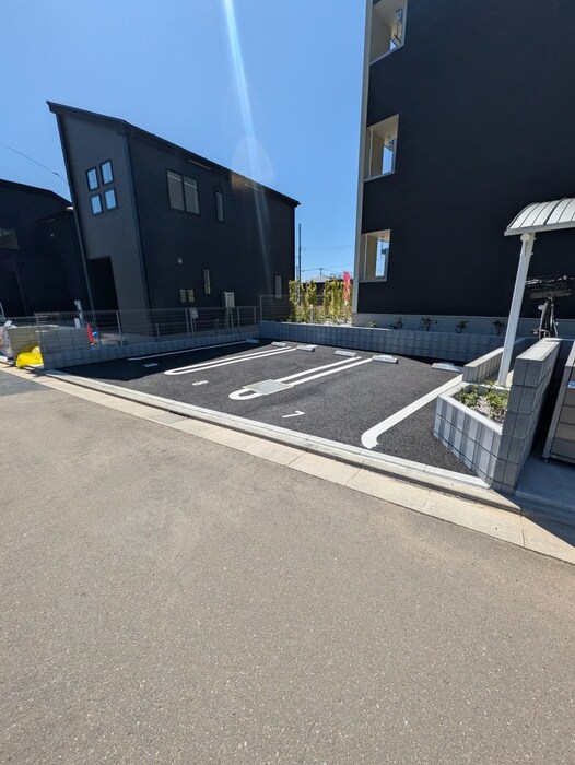 物件外観写真5　(駐車場)