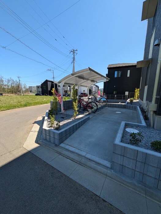 物件外観写真6　(駐輪場)