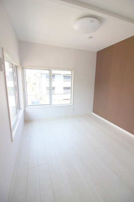 物件内観写真8　(室内からの展望)