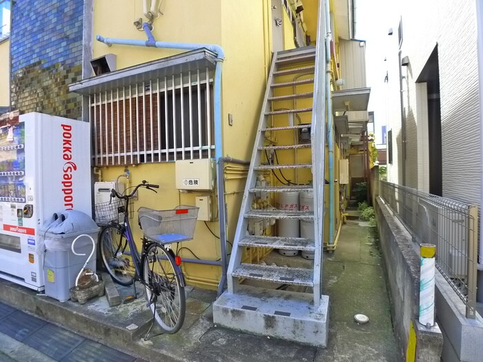 物件外観写真3　(エントランス部分)