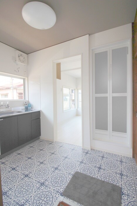 物件内観写真16　(玄関)