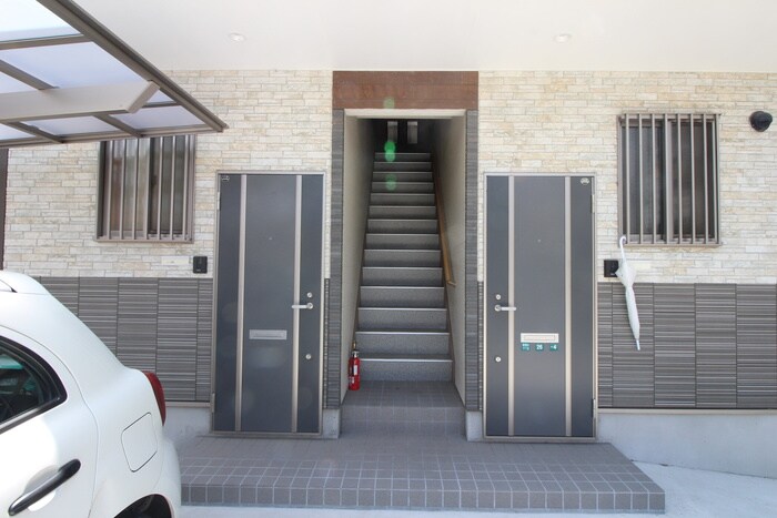 物件外観写真3　(エントランス部分)