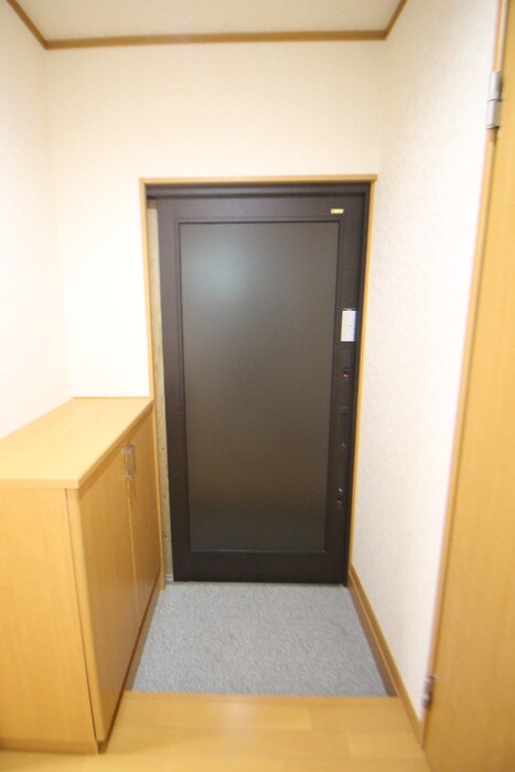 物件内観写真11　(玄関)