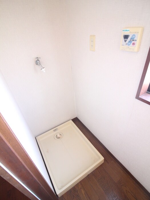 物件内観写真13　(洗濯機置場)