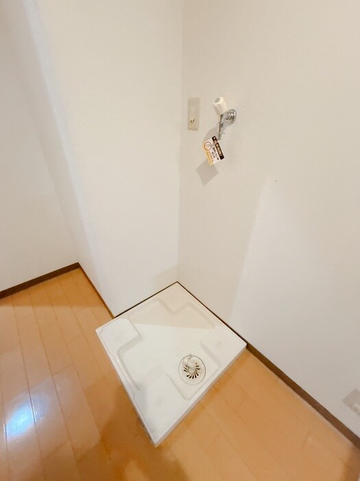 物件内観写真12　(洗濯機置場)