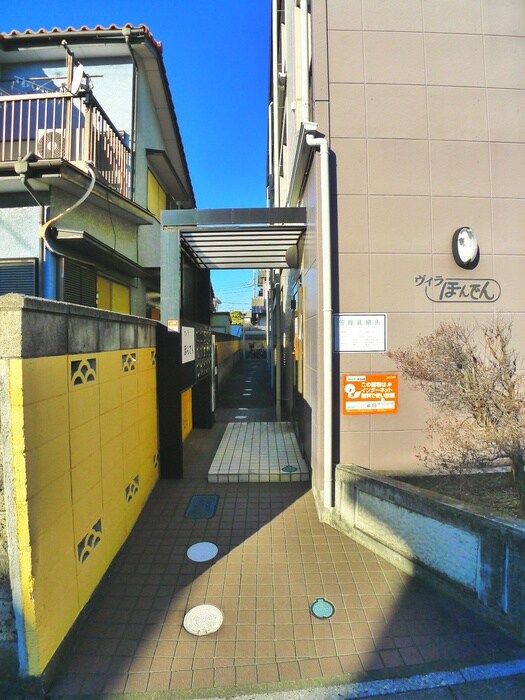 物件外観写真3　(エントランス部分)