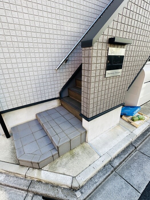 物件外観写真2　(エントランス部分)