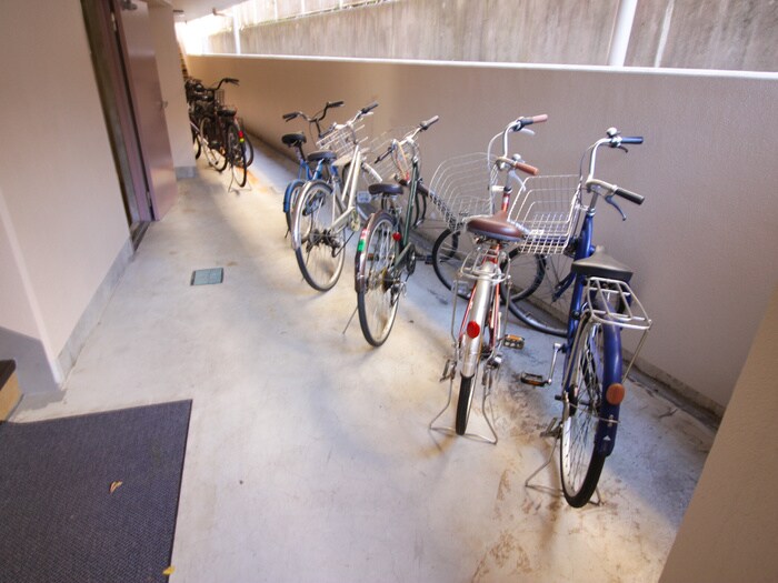 物件外観写真4　(駐輪場)