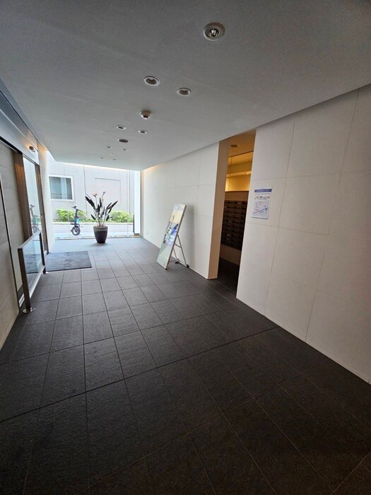 物件外観写真6　(エントランス部分)