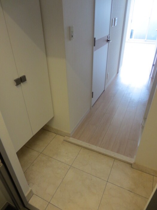 物件内観写真16　(玄関)