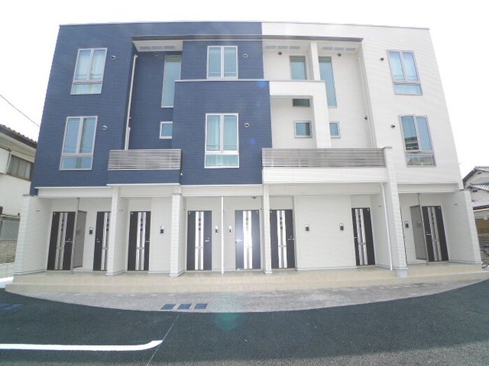 物件外観写真3　(エントランス部分)