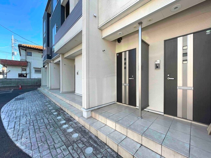 物件外観写真3　(エントランス部分)