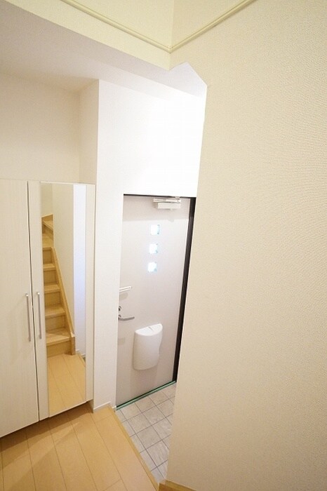 物件内観写真11　(玄関)