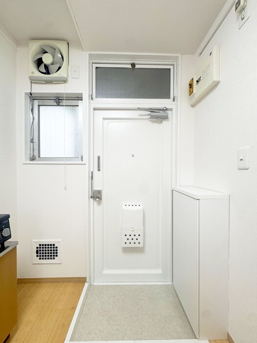 物件内観写真7　(玄関)