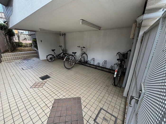 物件外観写真5　(駐輪場)