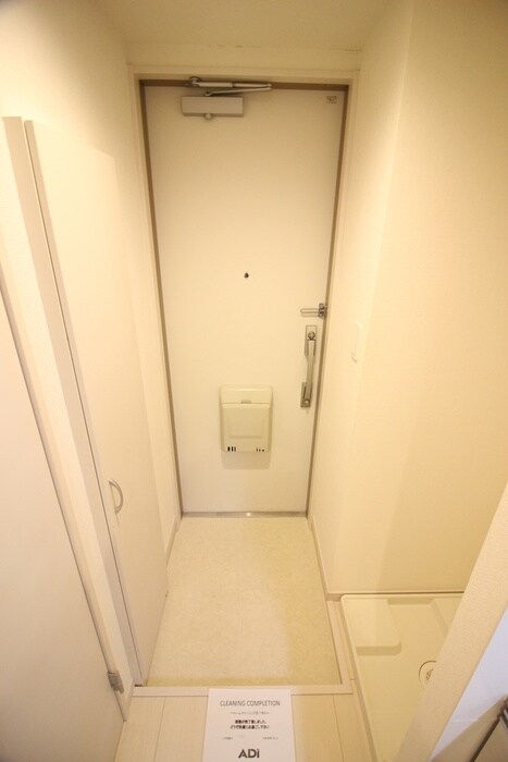 物件内観写真7　(玄関)