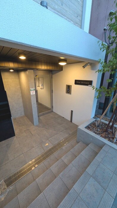 物件外観写真6　(エントランス部分)