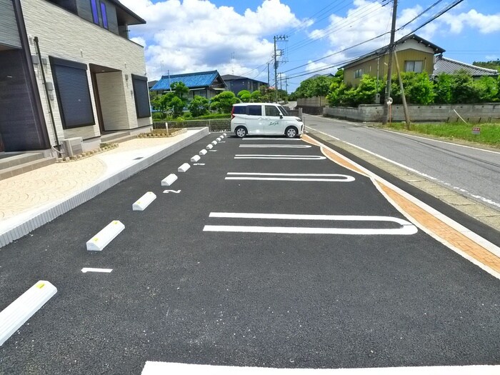 物件外観写真5　(駐車場)